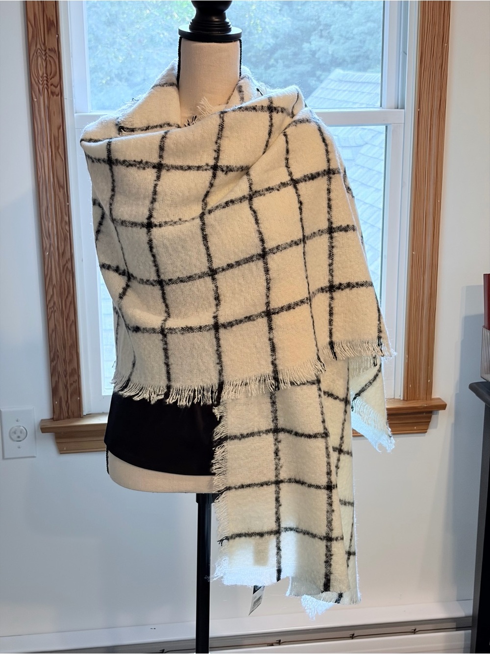 Ralph Lauren Cozy Ivory Windowpane Fringe Shawl